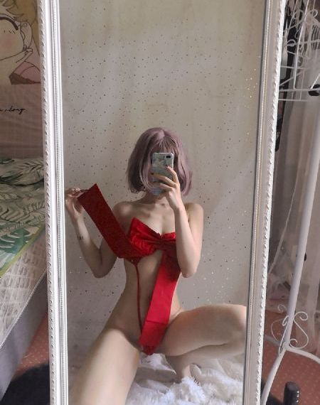 闺蜜扒开我的腿用黄瓜折磨我